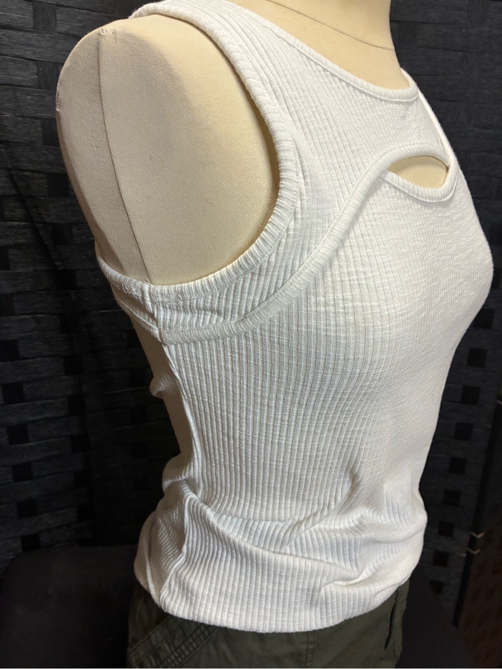 Nine West White Ribbed Cutout Tank - Sleeveless Scoop Neck - Picture 2 of 6